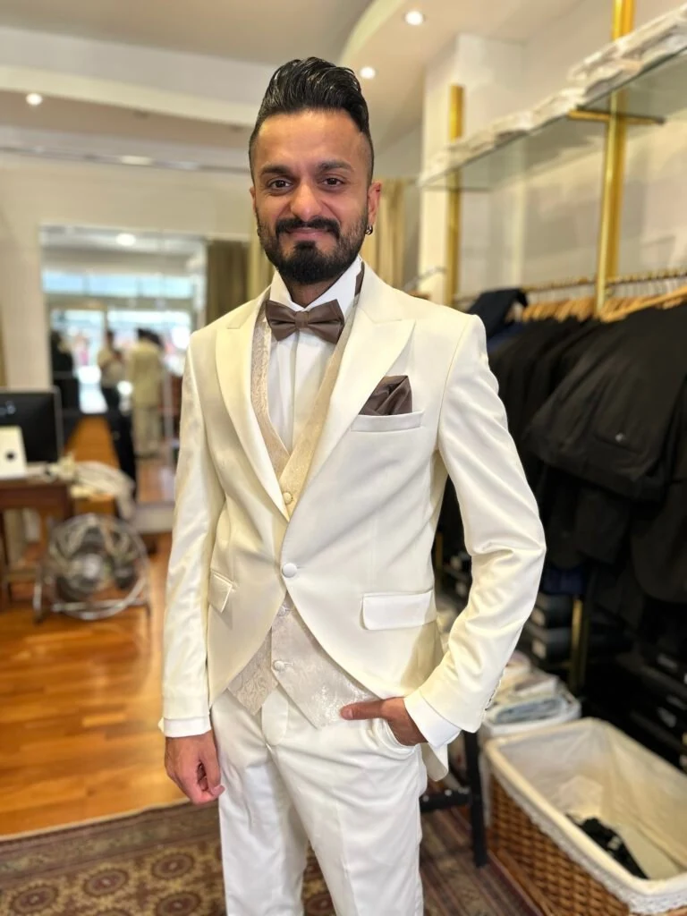Kundenfoto aus unserer Hochzeitsmode 11